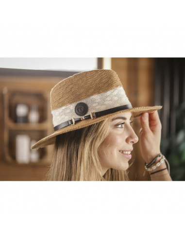 Pénélope RaphieStraw hat