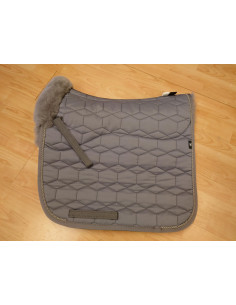 Mattes fårskinnsschabrak kant fram toniton 2