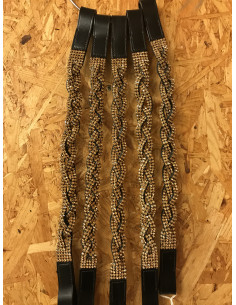 Pannband flätad med stenar